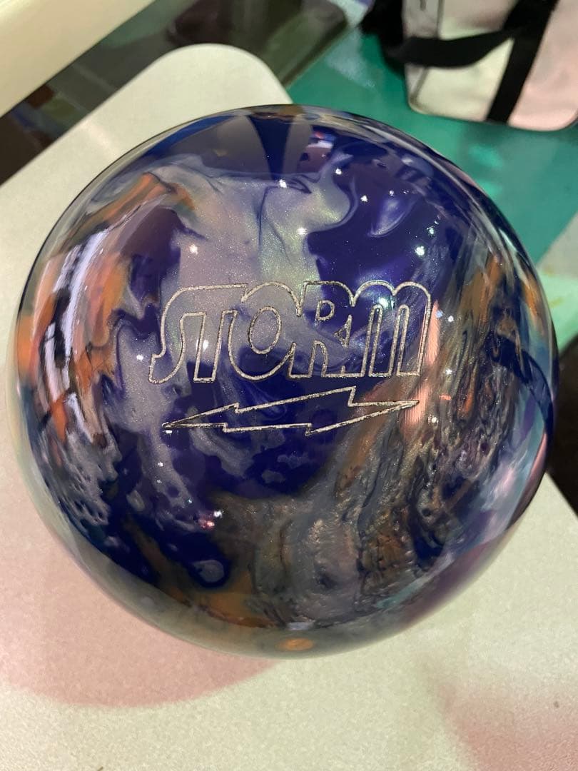 『週末セール』Storm ボウリングボール　イクイノックス １５ポンド