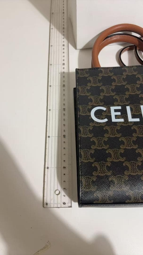 Celine ミニ バーティカルカバ トリオンフ キャンバス タン