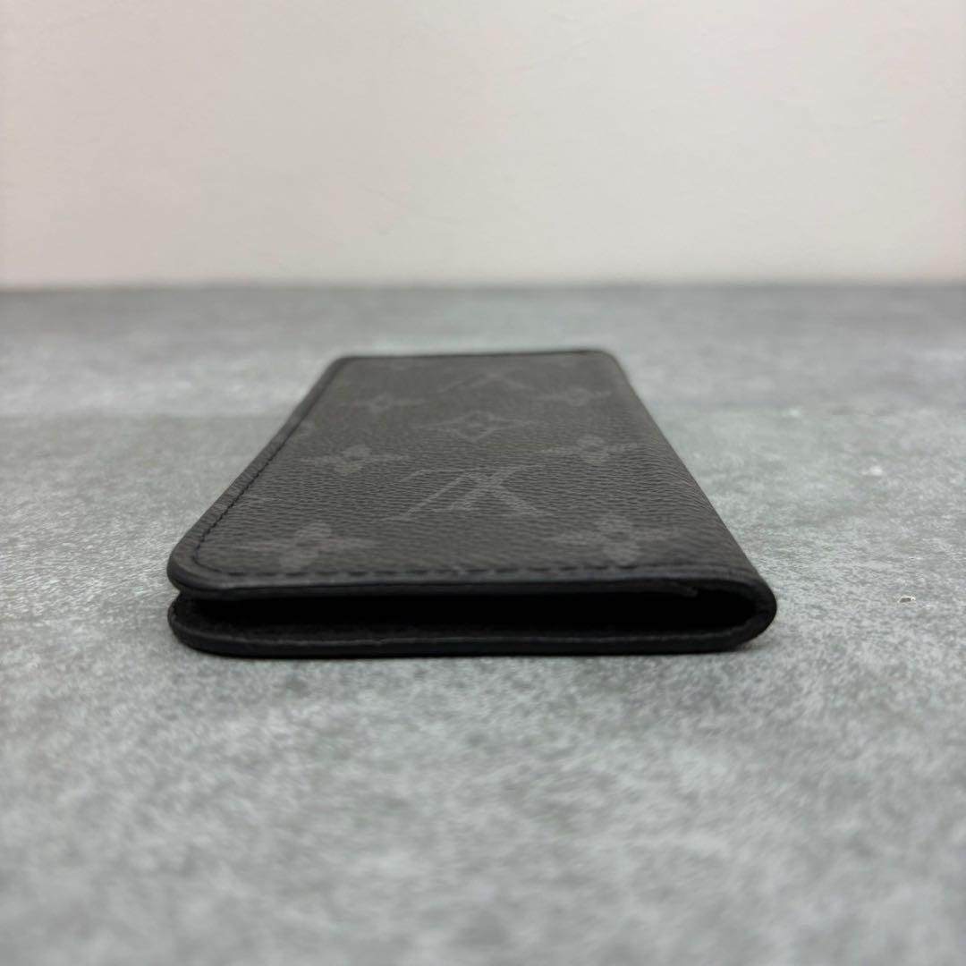 ルイヴィトン iPhone SE モノグラムエクリプス フォリオ ケース