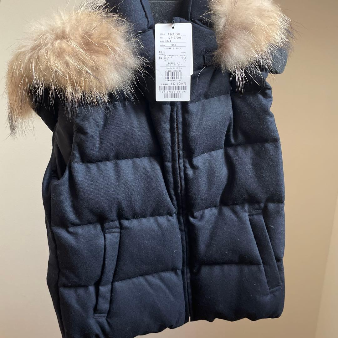 まりもです【新品】INDIVI ダウンベスト フード付き　ネイビー