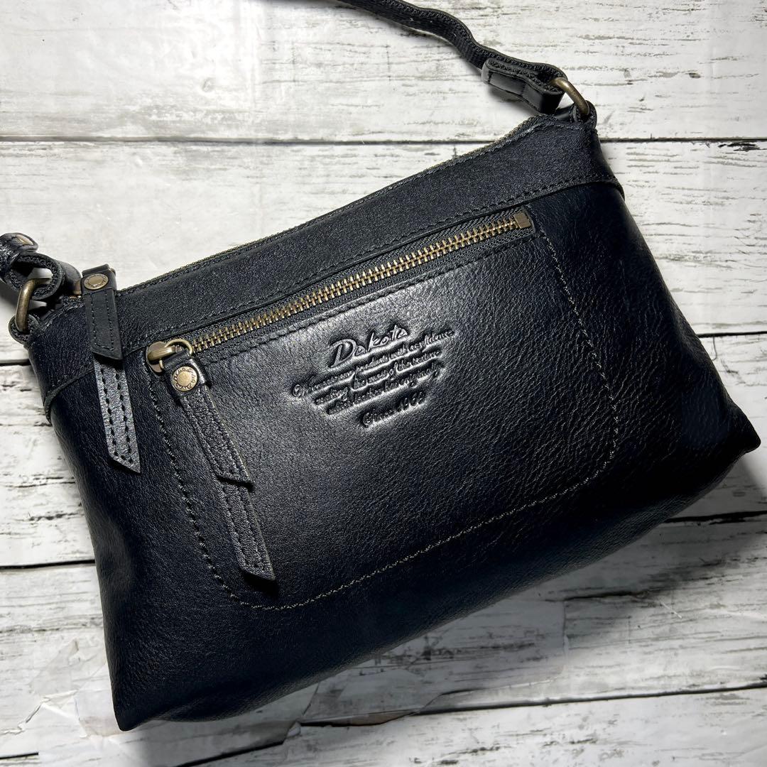 美品✨Dakota ダコタ 斜め掛けショルダーバッグ本革レザー黒ブラック肩掛け
