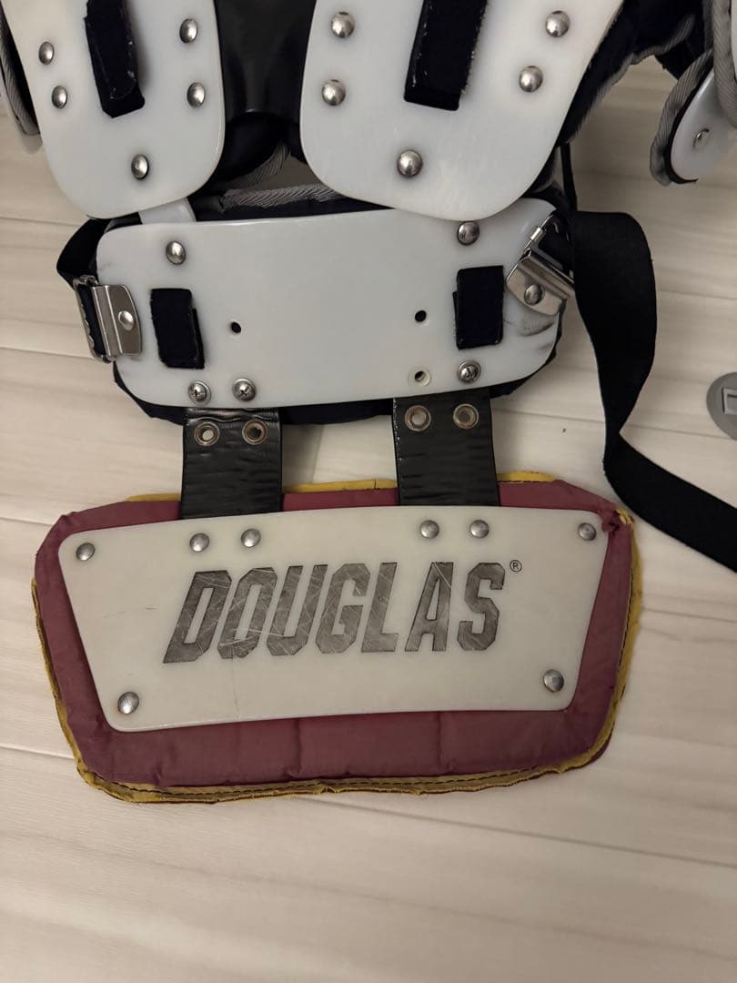 アメフト　ショルダー& DOUGLAS ショルダーパッド ホワイト/ブラック