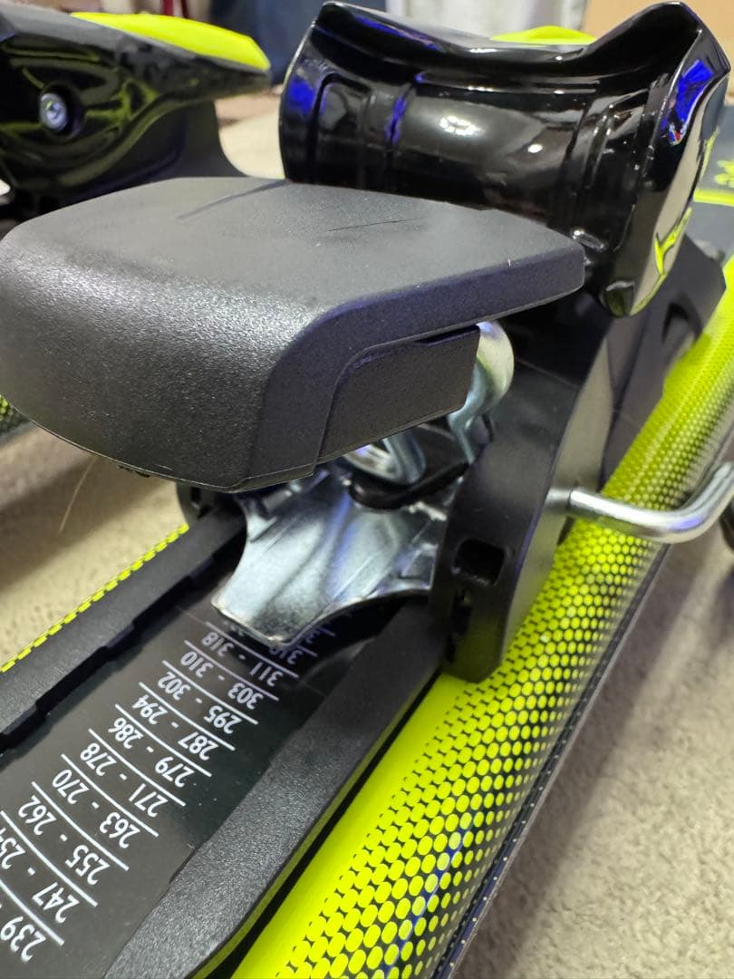 HEAD SHAPE V1ショートスキー　ブラック/イエロー　130㎝ 2023