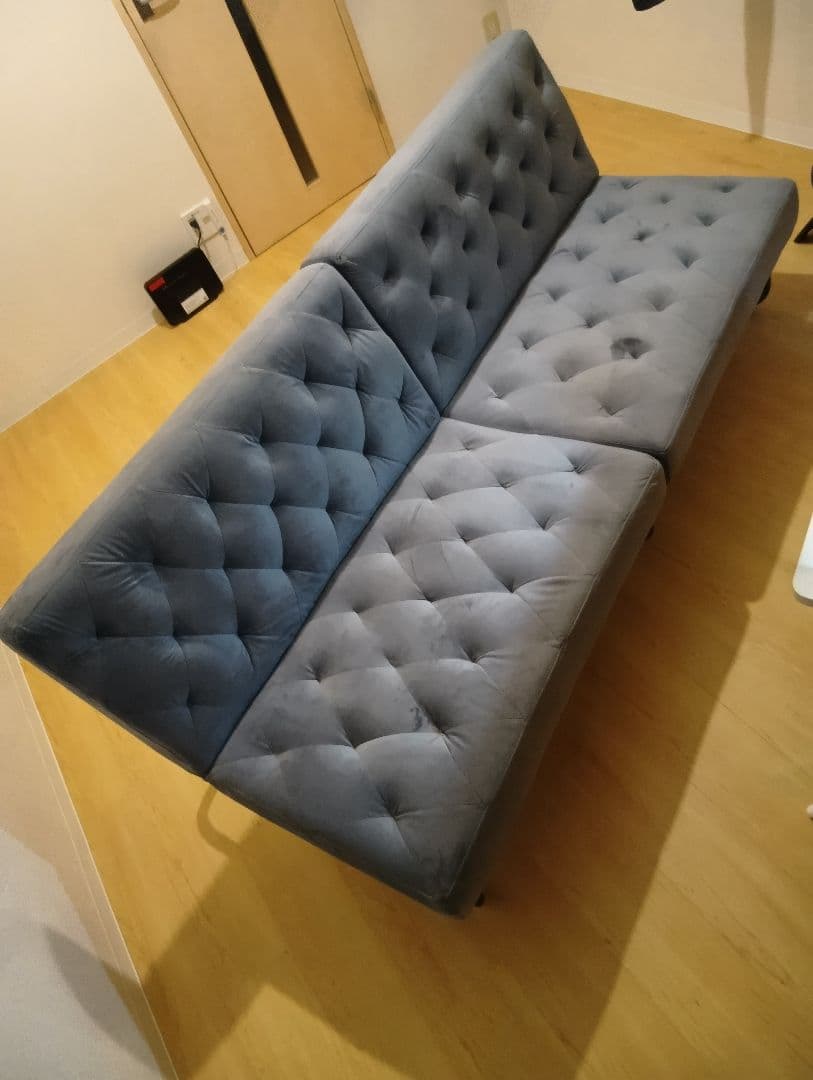 〜3/31迄：LOWYA ベロア調3人掛けソファー