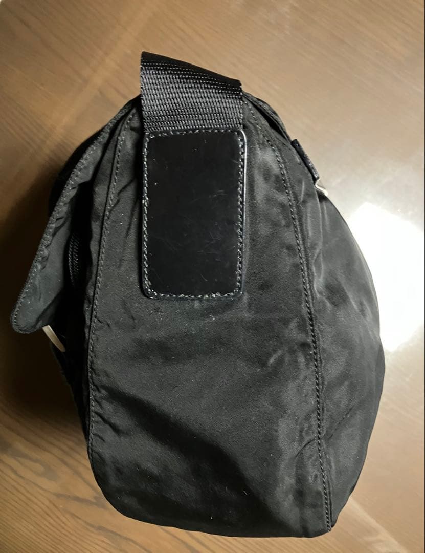 PRADA プラダ ショルダーバッグ 斜め掛け 三角ロゴ ナイロンレザー 黒