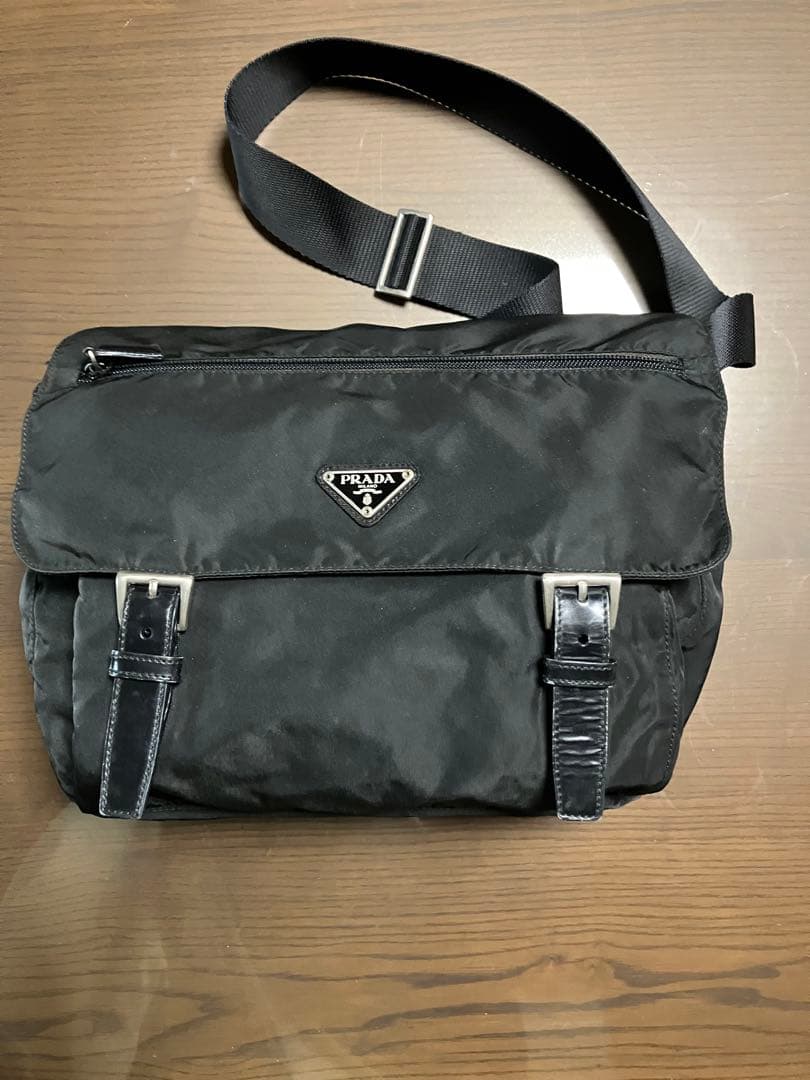 PRADA プラダ ショルダーバッグ 斜め掛け 三角ロゴ ナイロンレザー 黒