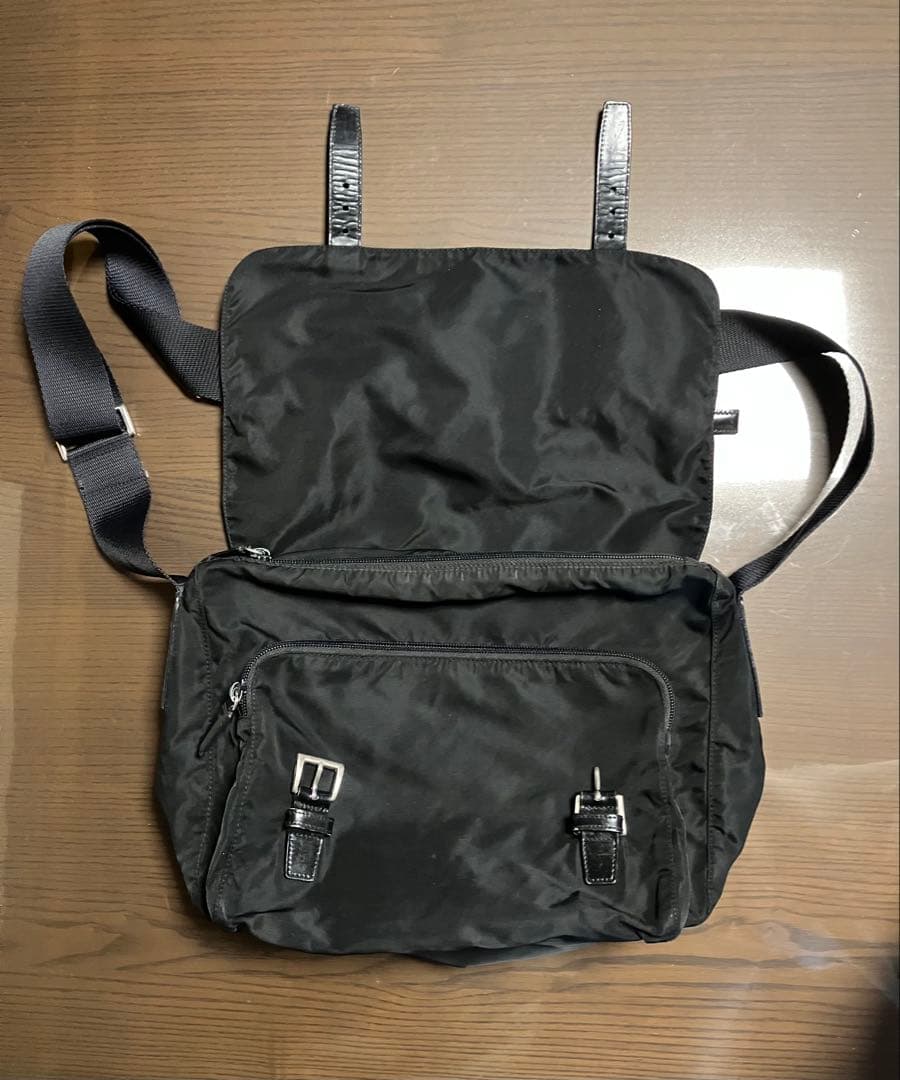 PRADA プラダ ショルダーバッグ 斜め掛け 三角ロゴ ナイロンレザー 黒