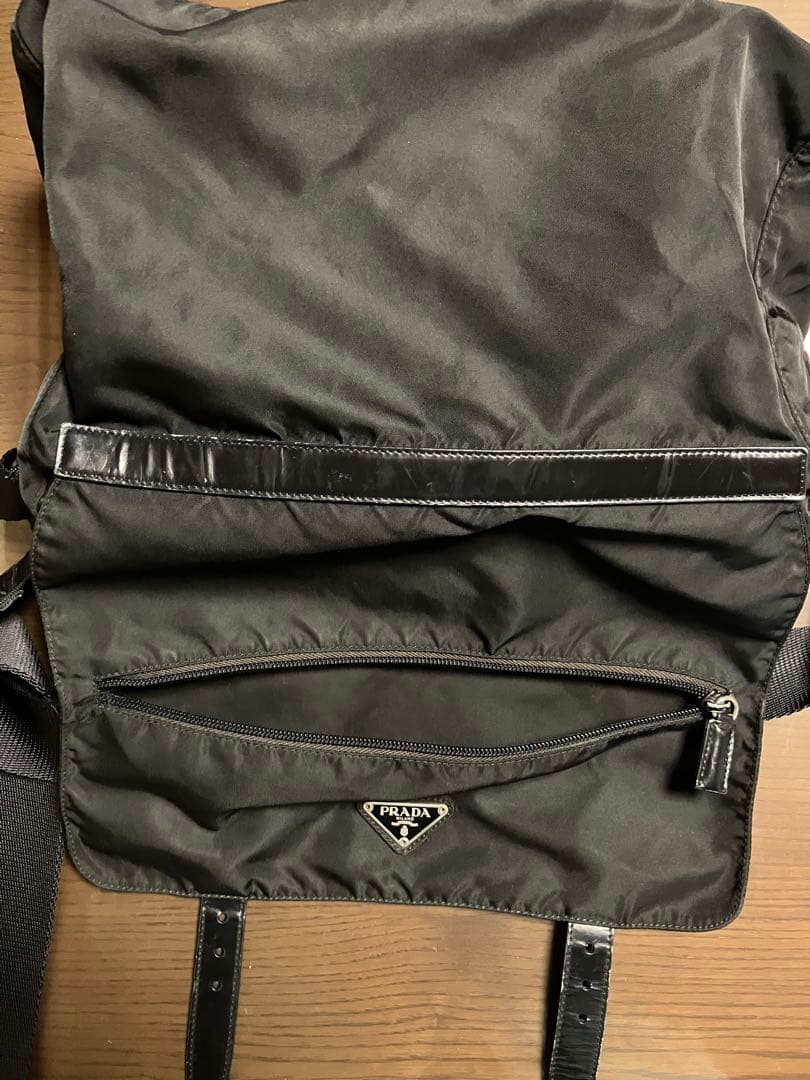 PRADA プラダ ショルダーバッグ 斜め掛け 三角ロゴ ナイロンレザー 黒