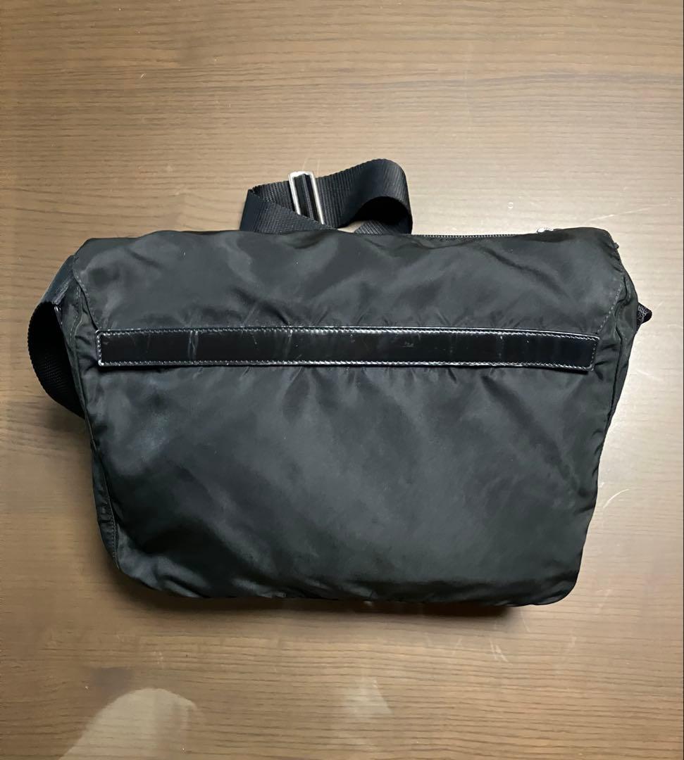 PRADA プラダ ショルダーバッグ 斜め掛け 三角ロゴ ナイロンレザー 黒