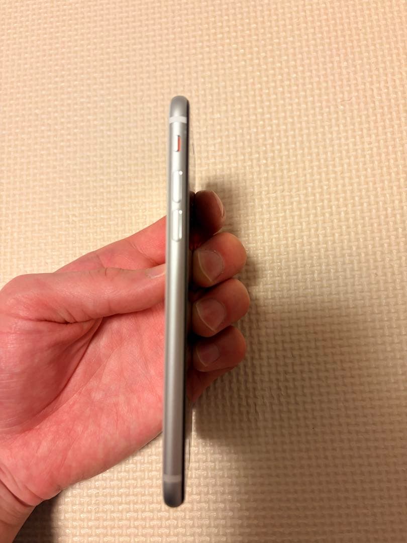 Apple iPhone SE 第2世代　ホワイト