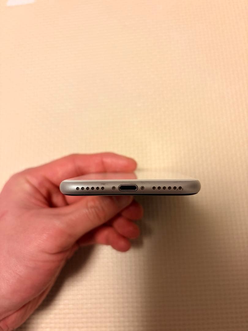 Apple iPhone SE 第2世代　ホワイト