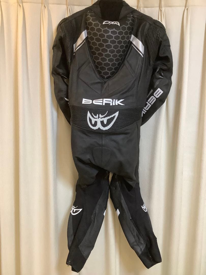 【未使用】MFJ公認 BERIK ベリック レーシングスーツ 52サイズ