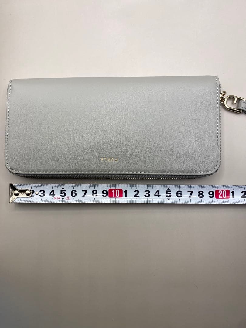 koaゆっくり出品中様 [未使用品] FURLA グレー レザー 長財布