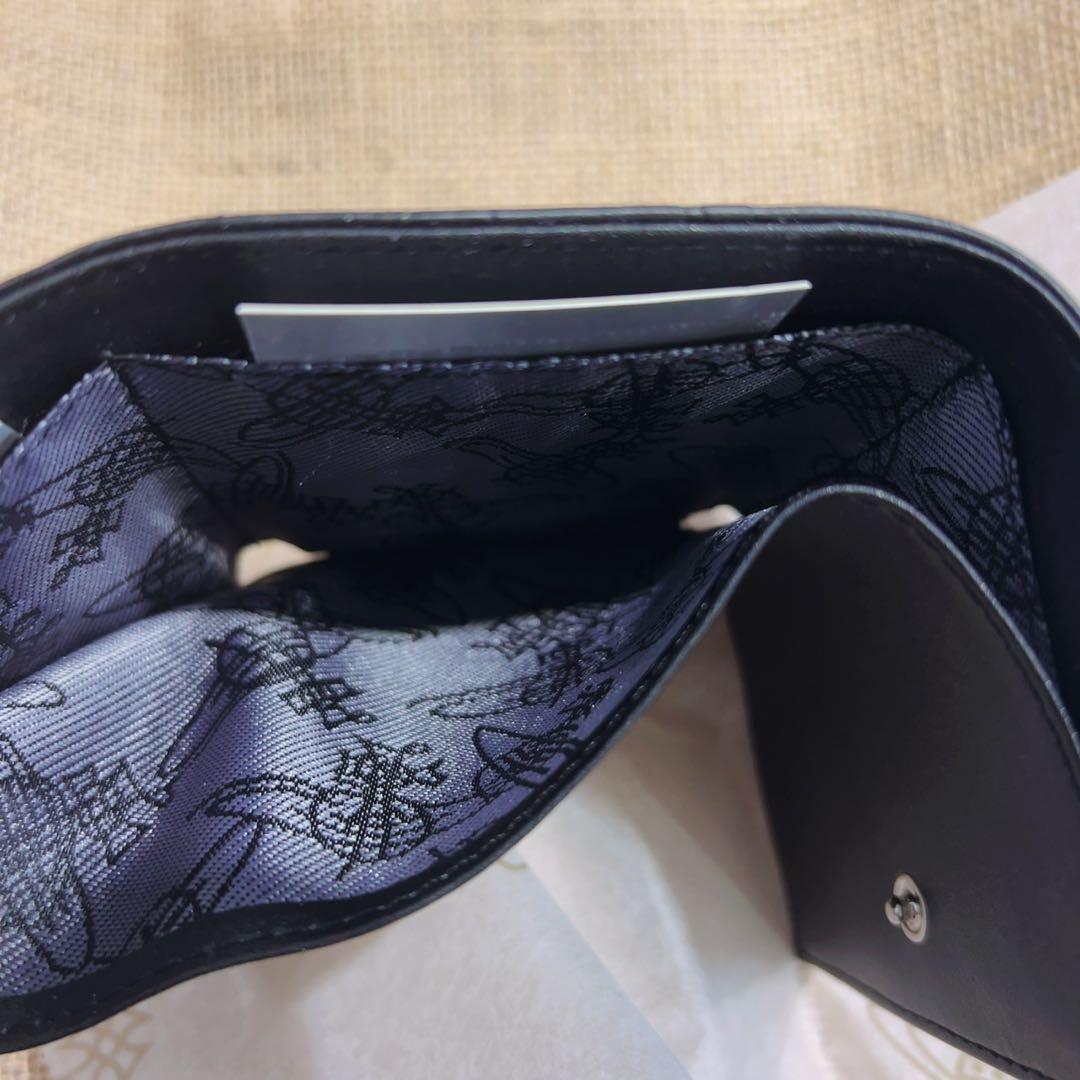 Vivienne W estwoodブラック三つ折り財布 エンボスデザイン
