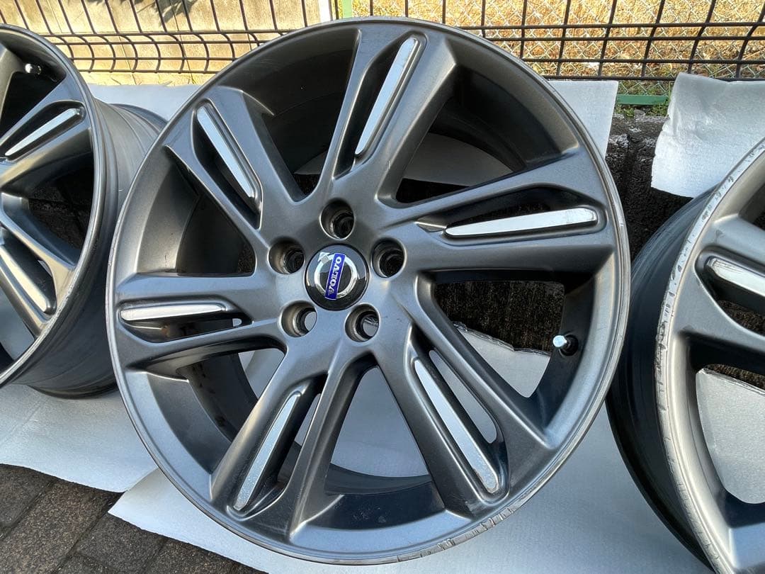 ボルボ V40クロスカントリー 純正18インチホイール ダークグレー 訳あり