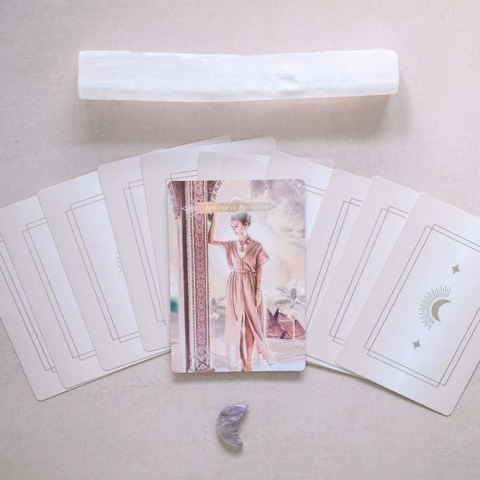 【正規品オラクルカード】富の創造と経済的な繁栄を✨豊かさをもたらす女性のデッキ