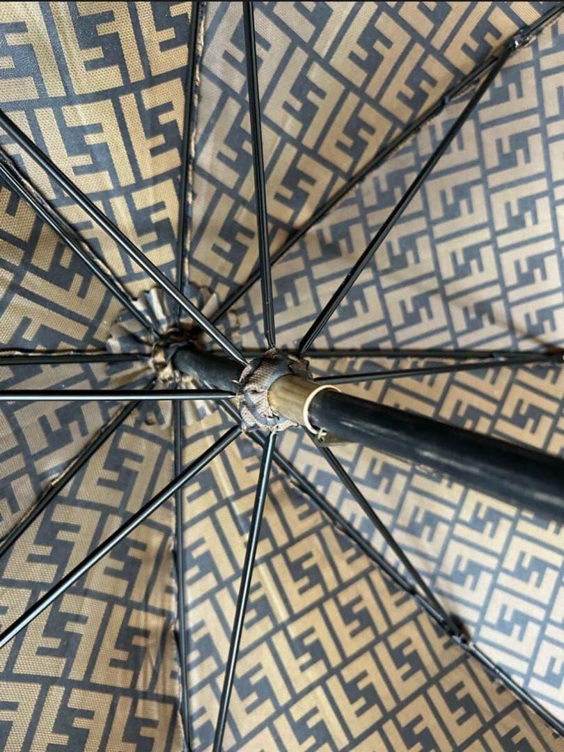 【人気】FENDI フェンディ 傘 ズッカ柄 総柄 茶色 ブラウン　90cm