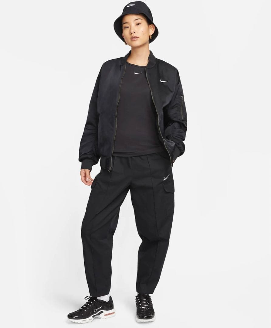 NIKE ウィメンズ バーシティ ボンバージャケット