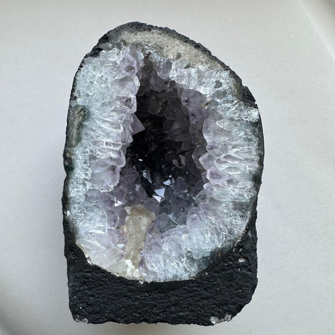 【土日セール　18800→12800】アメジストドーム　629g 虹だらけ　財運