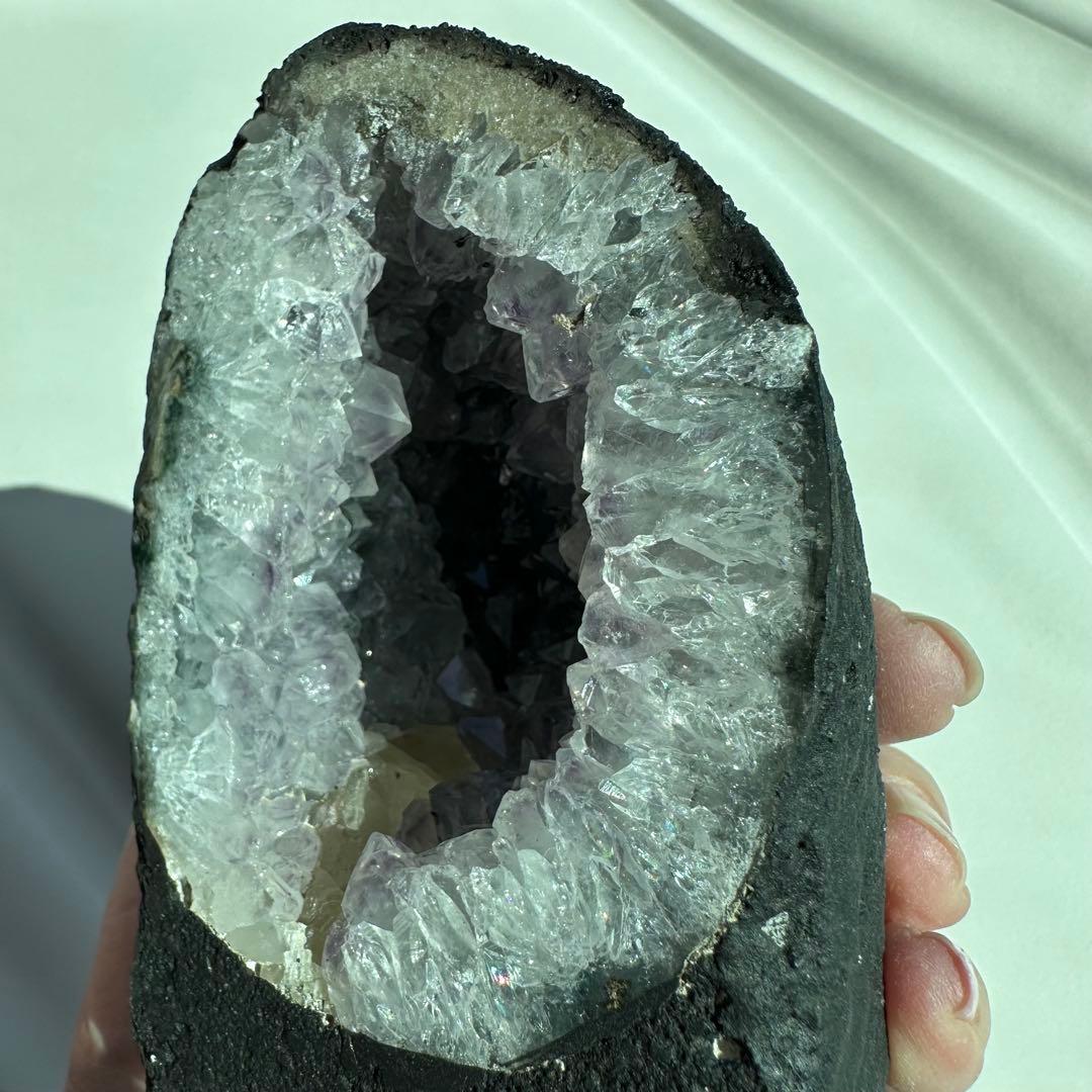 【土日セール　18800→12800】アメジストドーム　629g 虹だらけ　財運