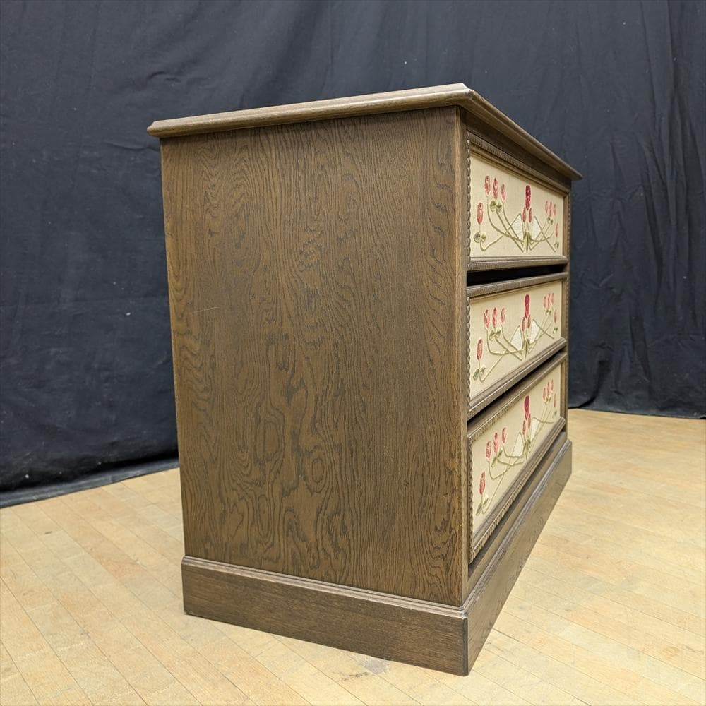 神戸洋家具　伊藤家具　刺繍　リビングチェスト　箪笥　タンス　チェスト　引き出し