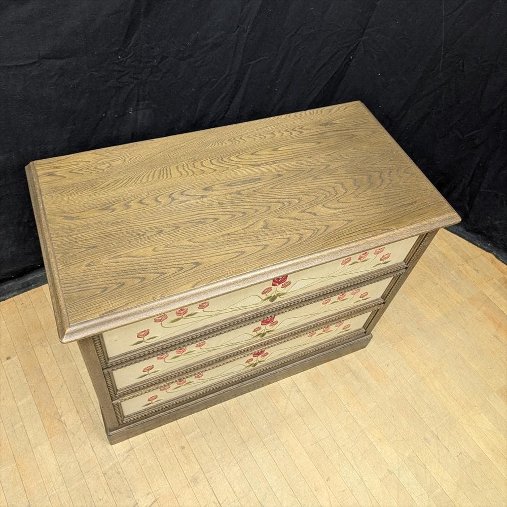 神戸洋家具　伊藤家具　刺繍　リビングチェスト　箪笥　タンス　チェスト　引き出し