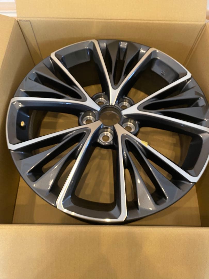 60プリウス　19インチ アルミホイール　1箇所微傷あり