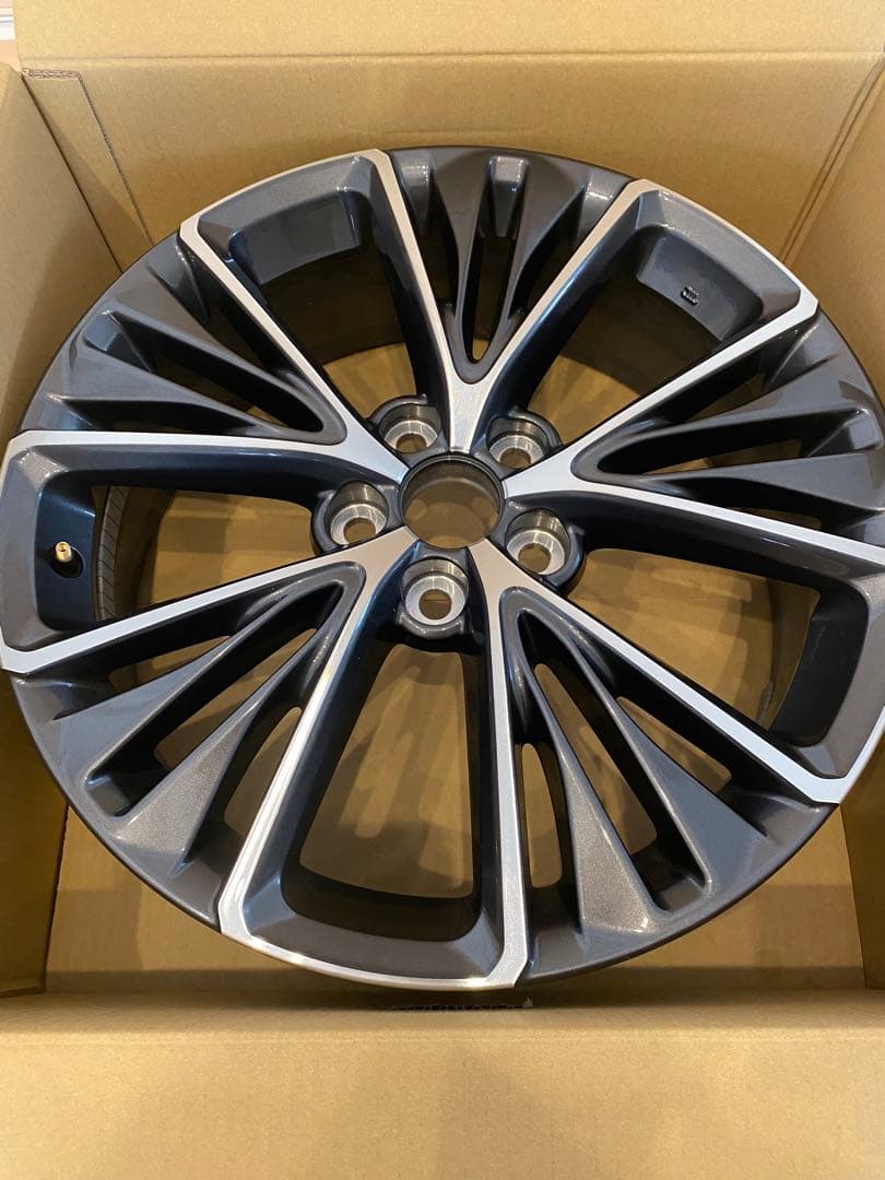 60プリウス　19インチ アルミホイール　1箇所微傷あり