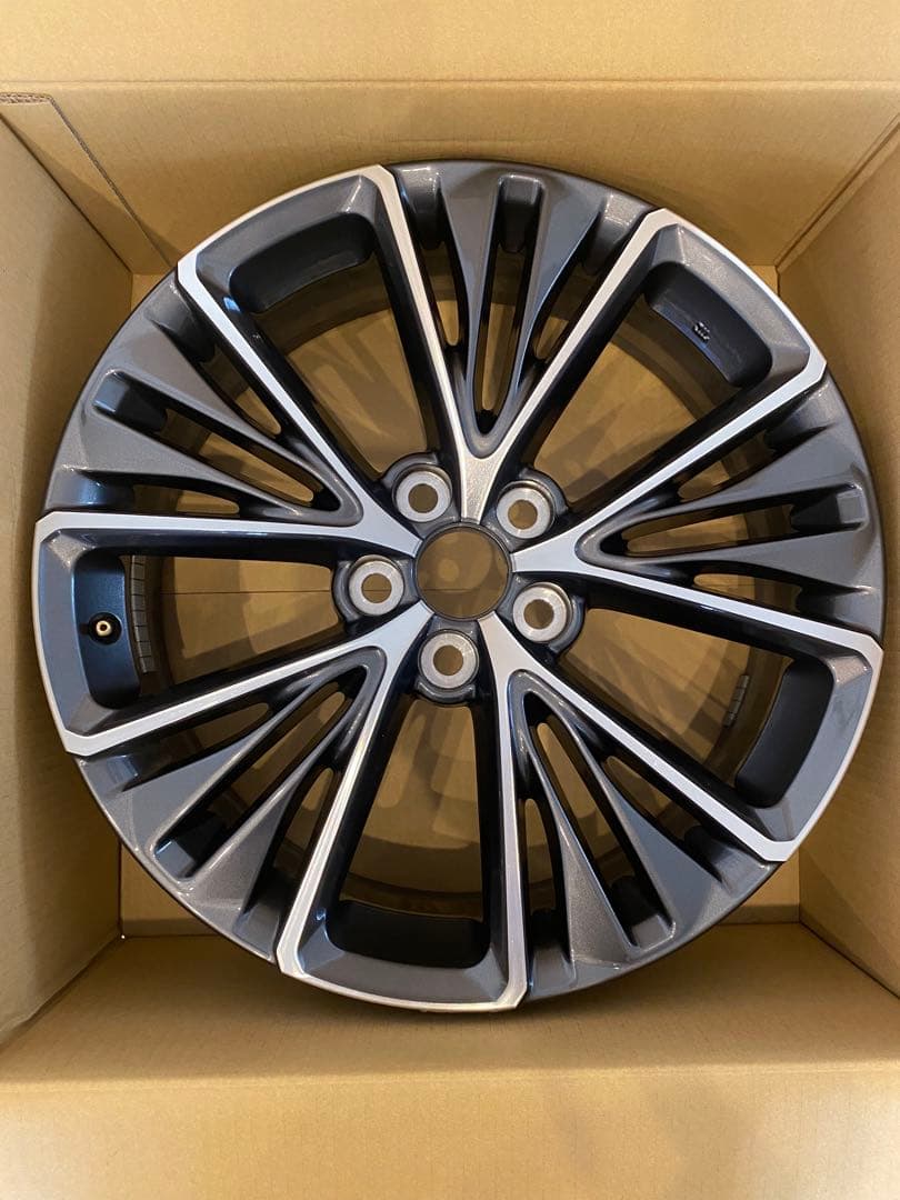 60プリウス　19インチ アルミホイール　1箇所微傷あり