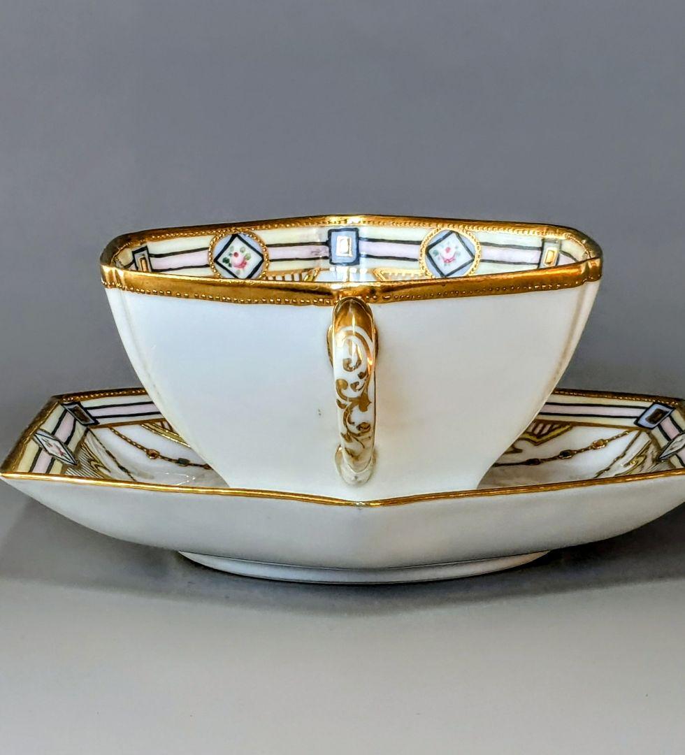 オールドノリタケ・金盛上陽刻薔薇柄　ガーランド装飾　ヘキサゴン　カップ＆ソーサー