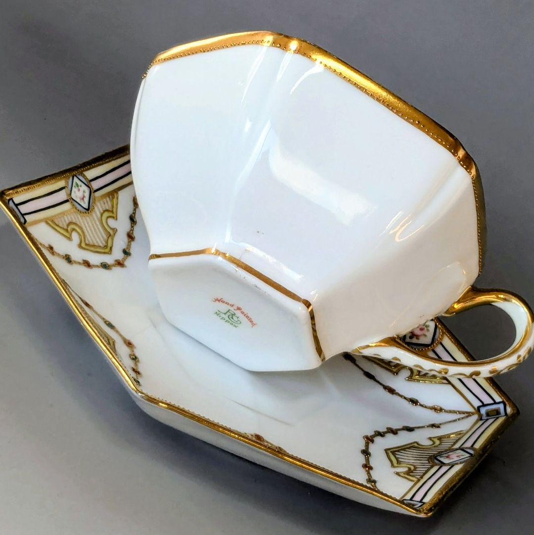 オールドノリタケ・金盛上陽刻薔薇柄　ガーランド装飾　ヘキサゴン　カップ＆ソーサー