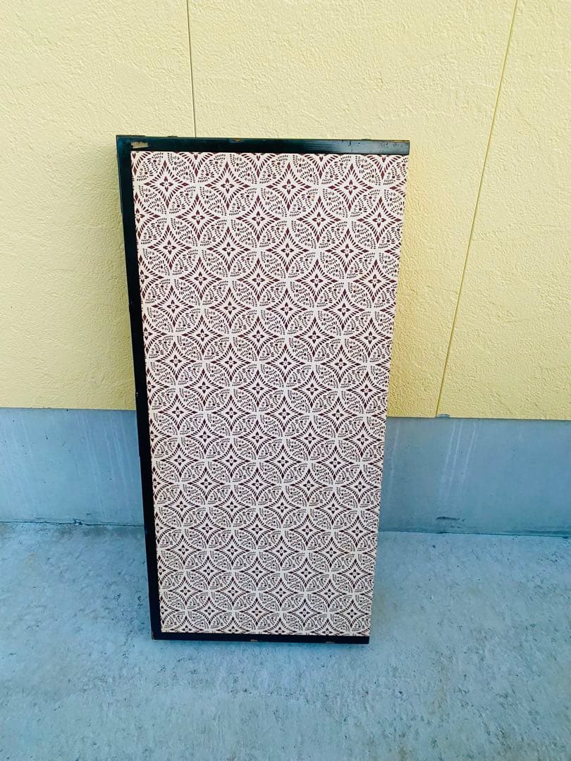 日本画 屏風 金色の背景 花