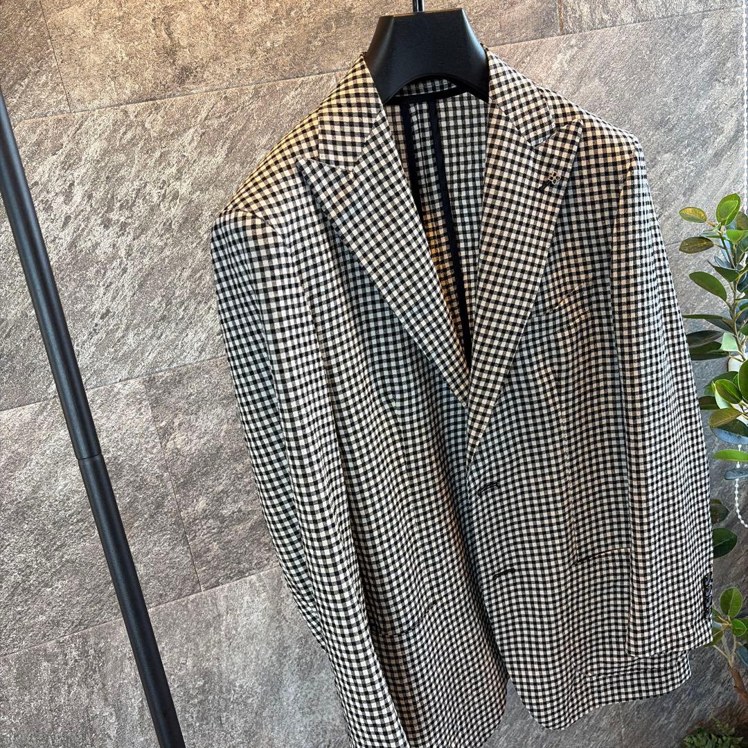 未使用品　タリアトーレTAGLIATORE ジャケット　42