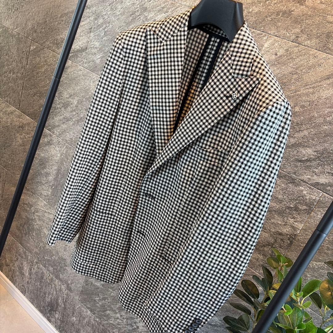 未使用品　タリアトーレTAGLIATORE ジャケット　42