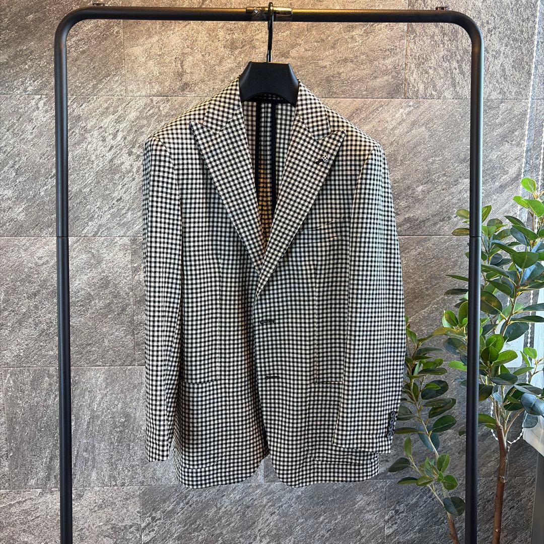 未使用品　タリアトーレTAGLIATORE ジャケット　42