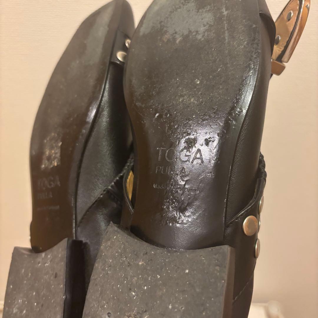 TOGA PULLA ブラックフラットシューズ