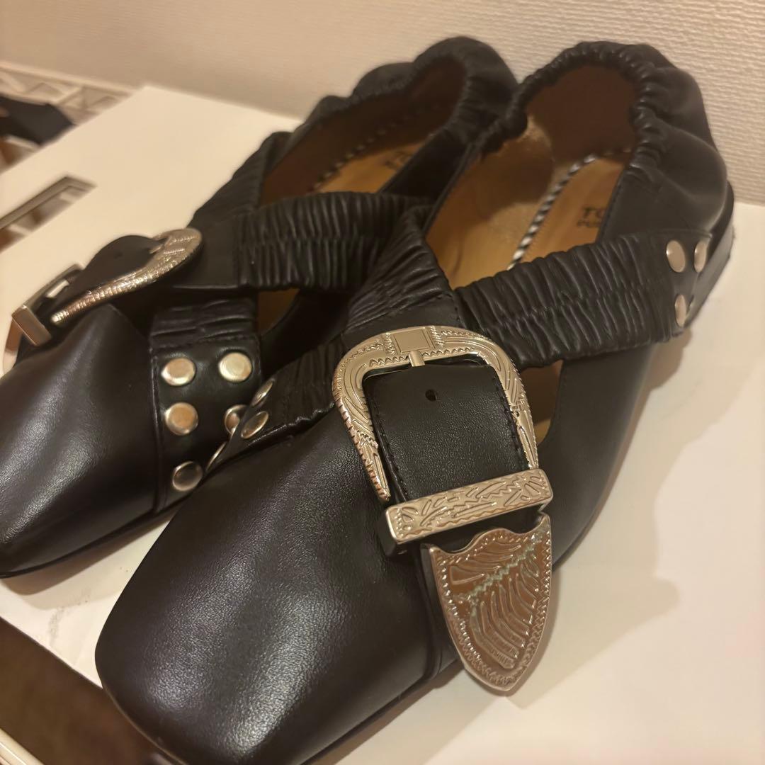 TOGA PULLA ブラックフラットシューズ