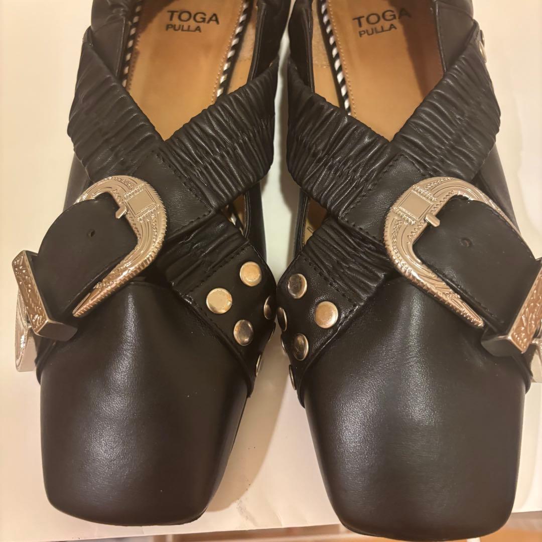 TOGA PULLA ブラックフラットシューズ
