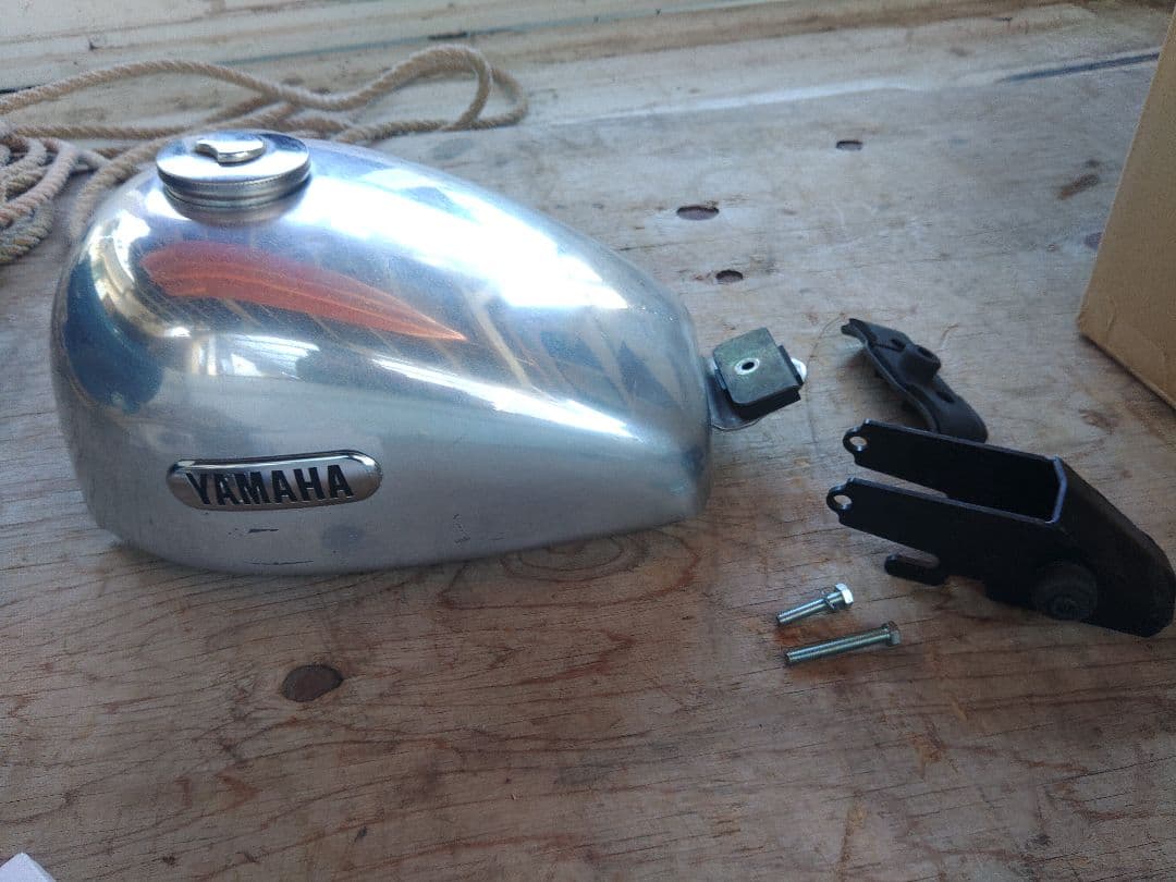 tw200 アルミピーナッツタンク　ビッグシーダー