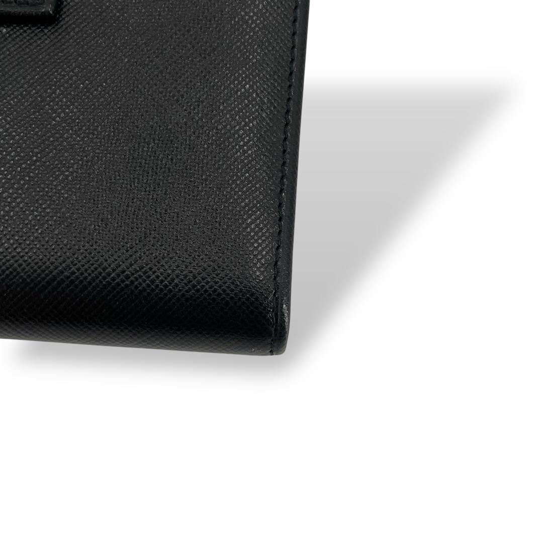 付属品完備　PRADA 二つ折り財布　三角ロゴ　ブラック　サフィアーノレザー