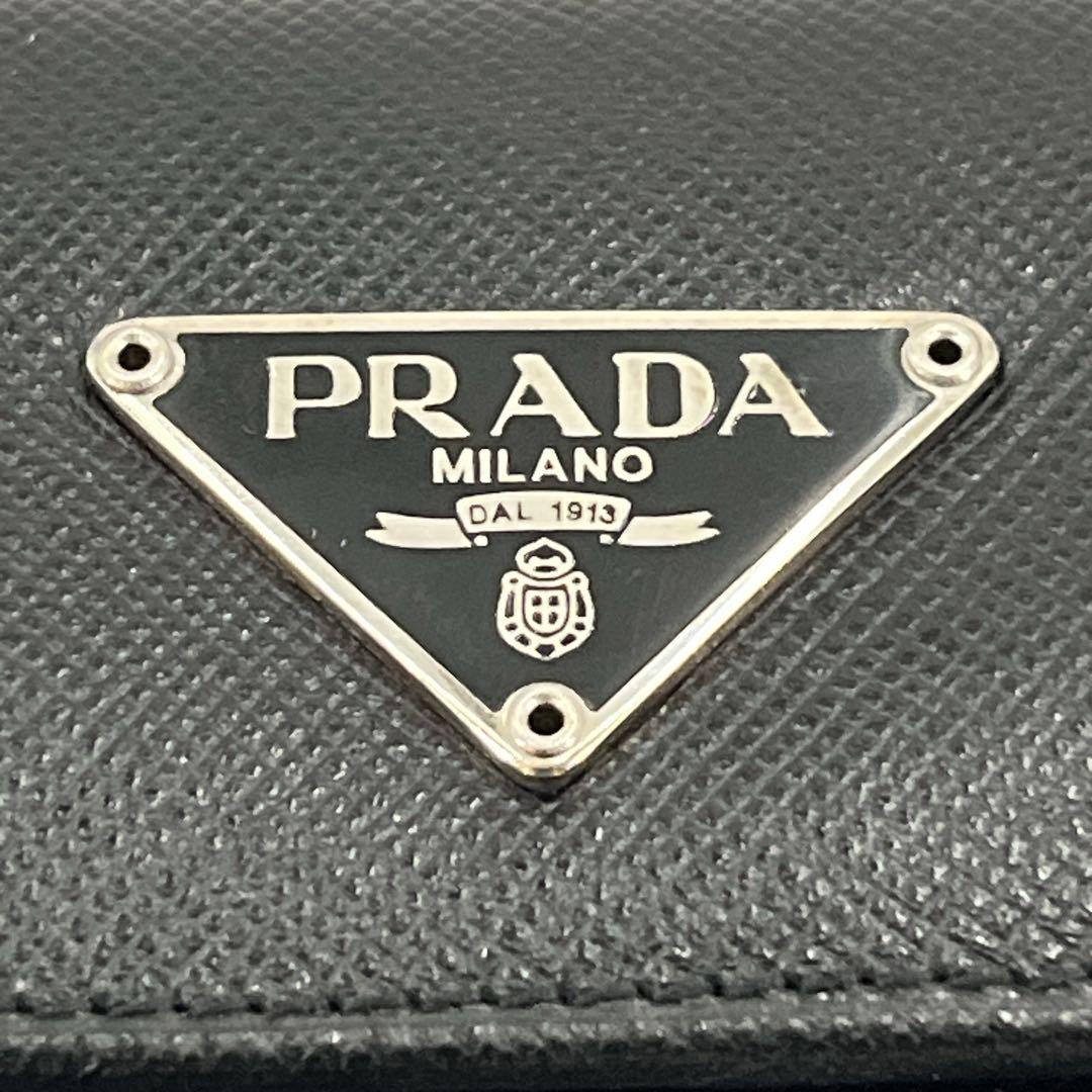 付属品完備　PRADA 二つ折り財布　三角ロゴ　ブラック　サフィアーノレザー