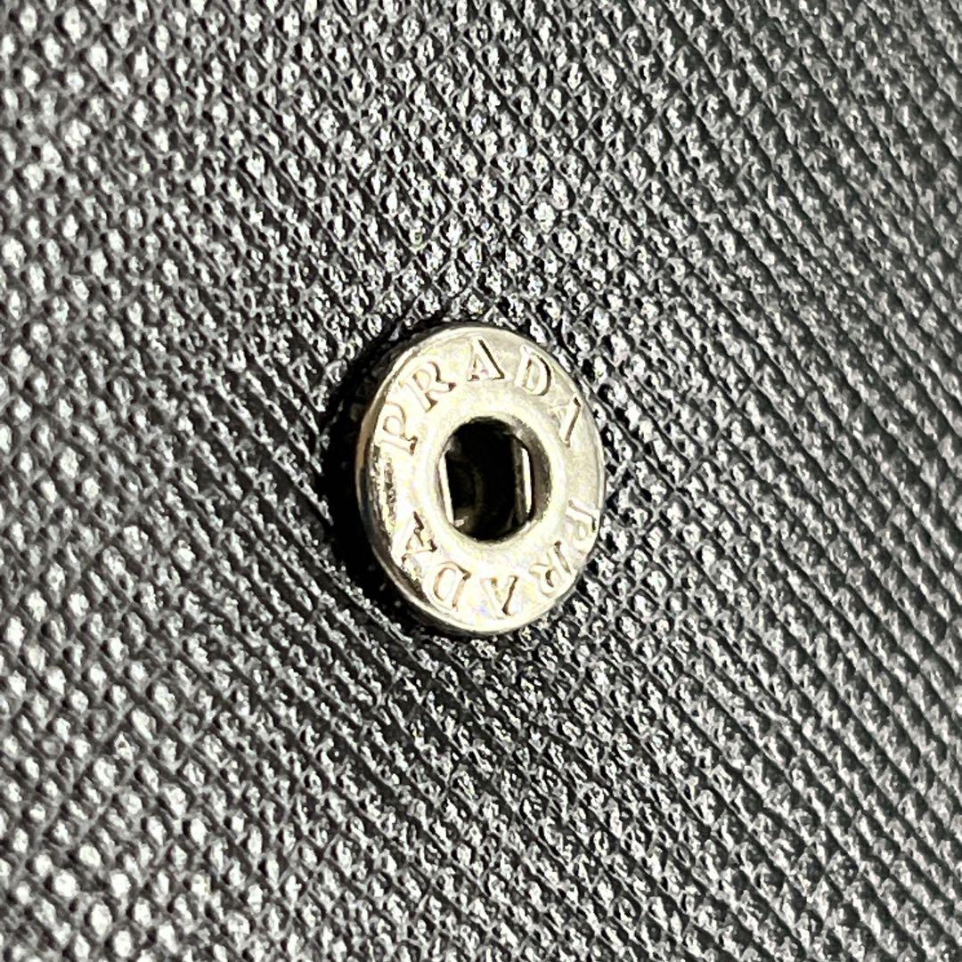 付属品完備　PRADA 二つ折り財布　三角ロゴ　ブラック　サフィアーノレザー