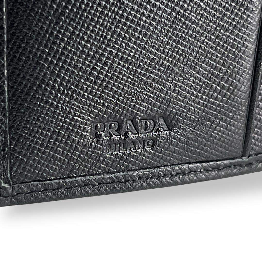 付属品完備　PRADA 二つ折り財布　三角ロゴ　ブラック　サフィアーノレザー