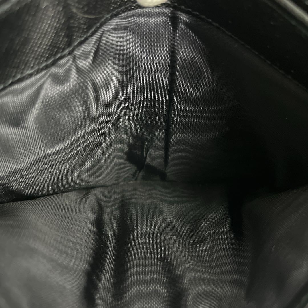 付属品完備　PRADA 二つ折り財布　三角ロゴ　ブラック　サフィアーノレザー