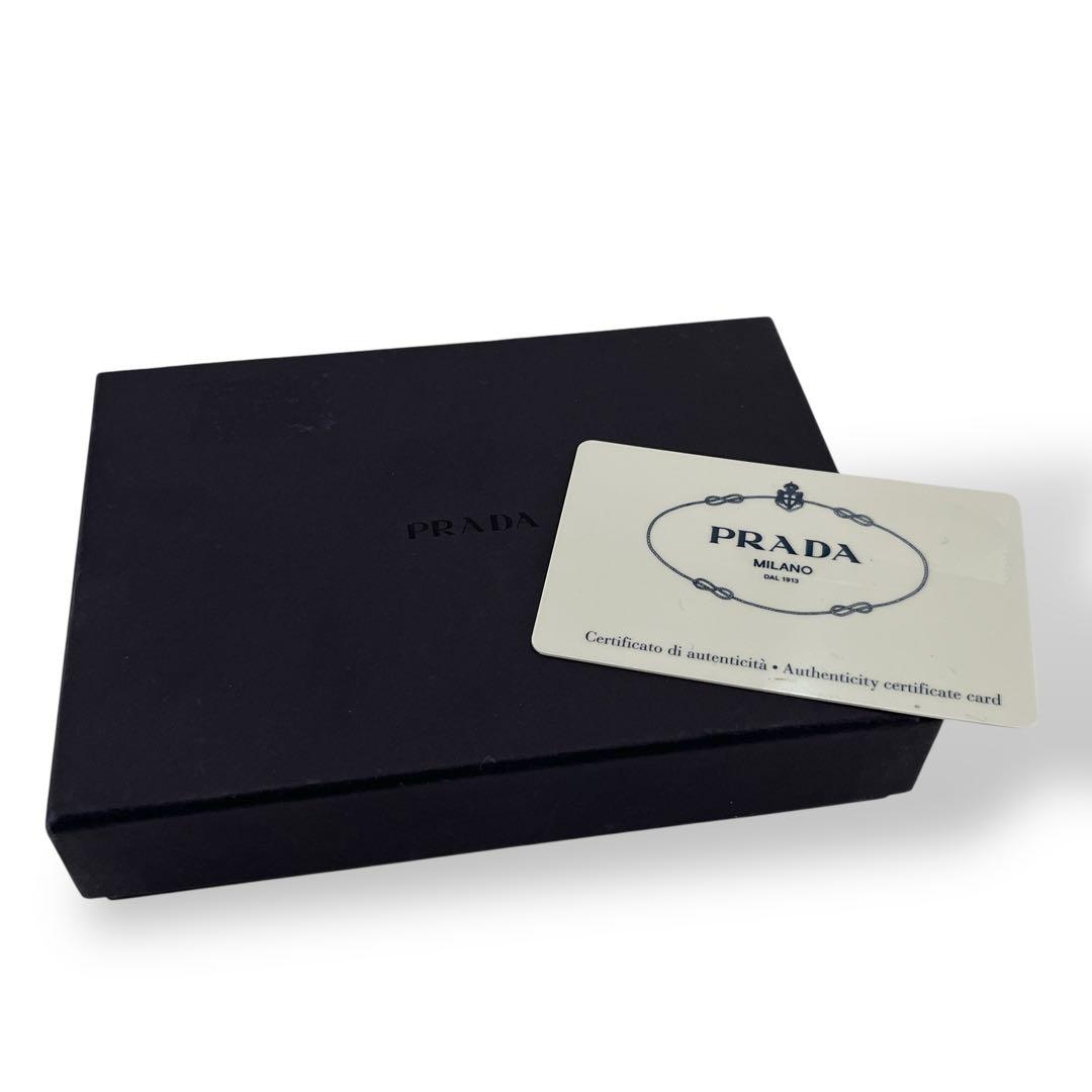 付属品完備　PRADA 二つ折り財布　三角ロゴ　ブラック　サフィアーノレザー