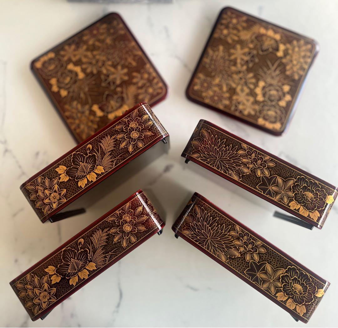 輪島塗　金箔花柄4段重箱 木箱付き