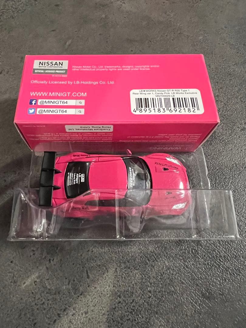 ミニカー LIBERTY WALK Nissan GT-R R35 Candy Pink