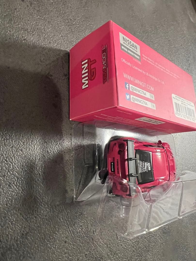 ミニカー LIBERTY WALK Nissan GT-R R35 Candy Pink