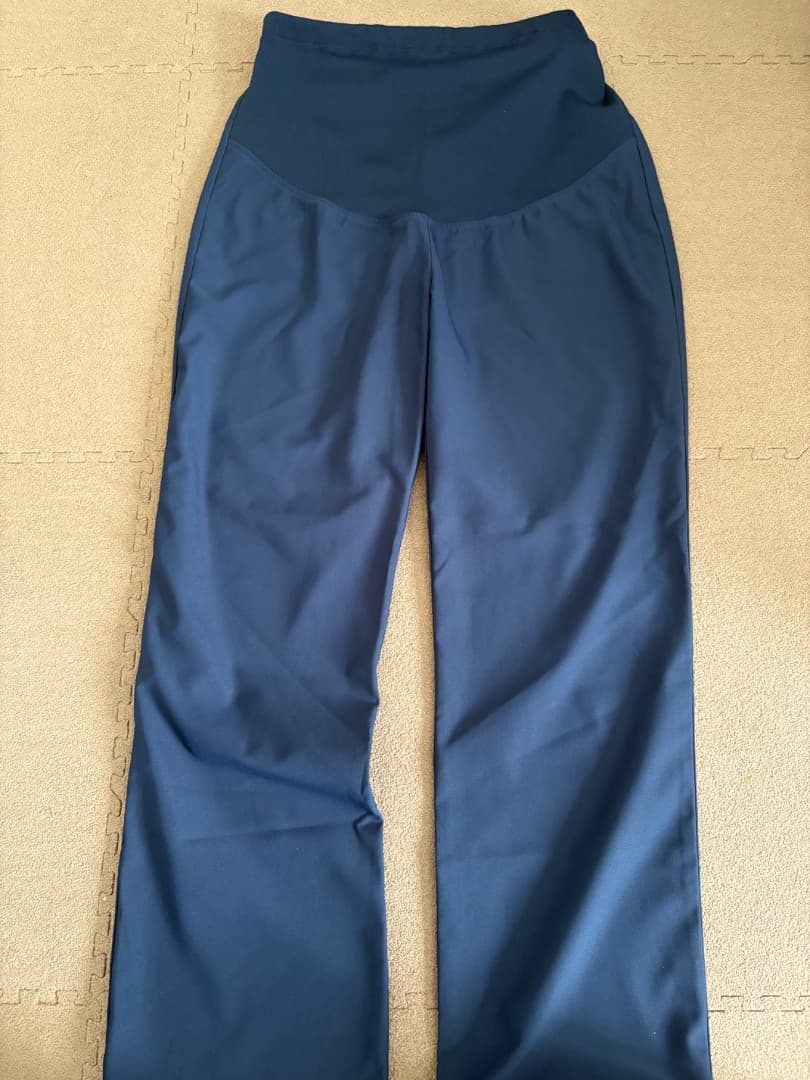 マタニティ　スクラブ上下2セット