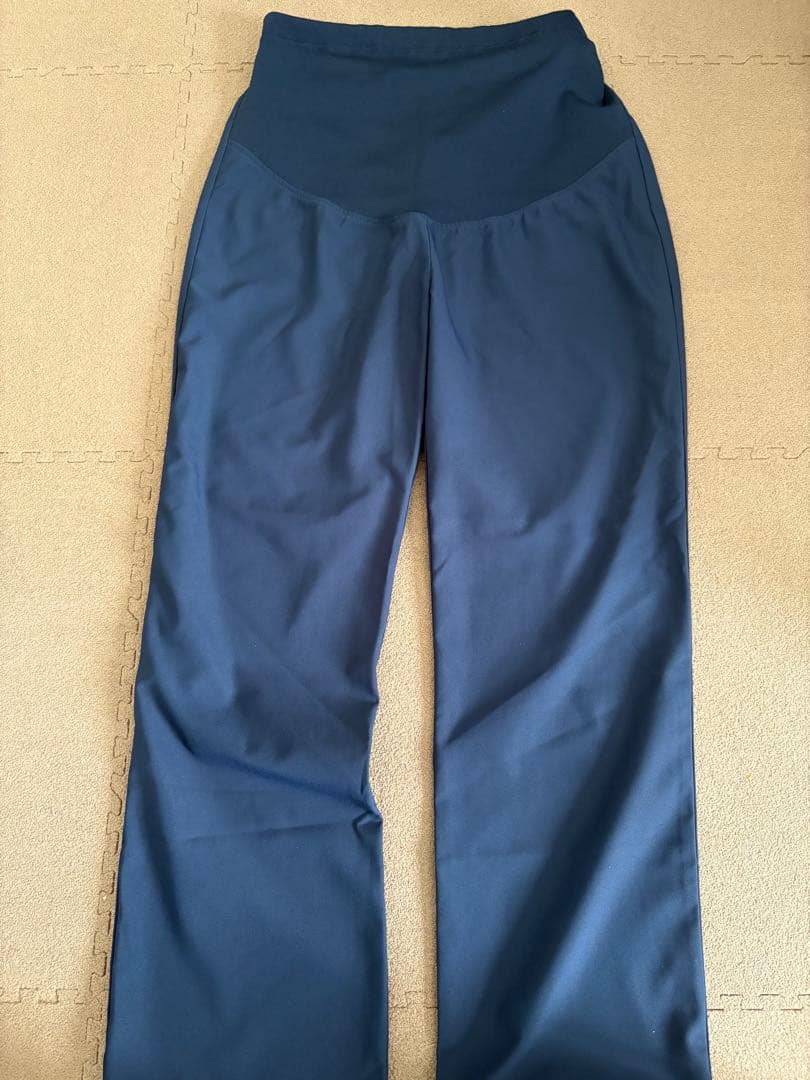 マタニティ　スクラブ上下2セット